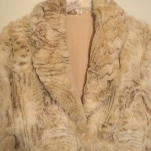 Georgeous faux fur acrylic beige patterned coat